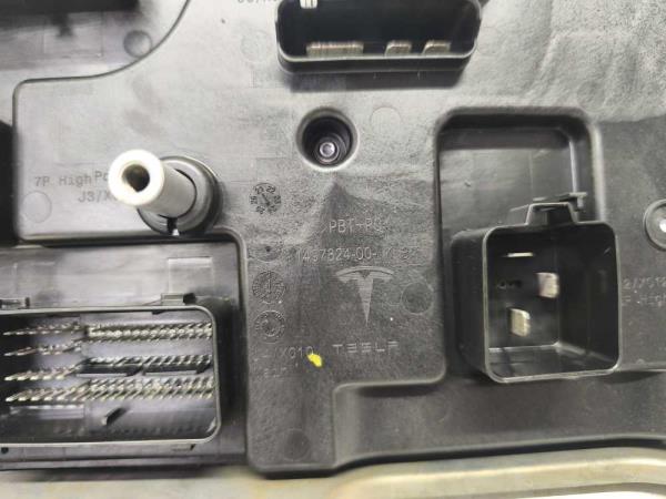 BOITIER ELECTRONIC TESLA - Vue 2